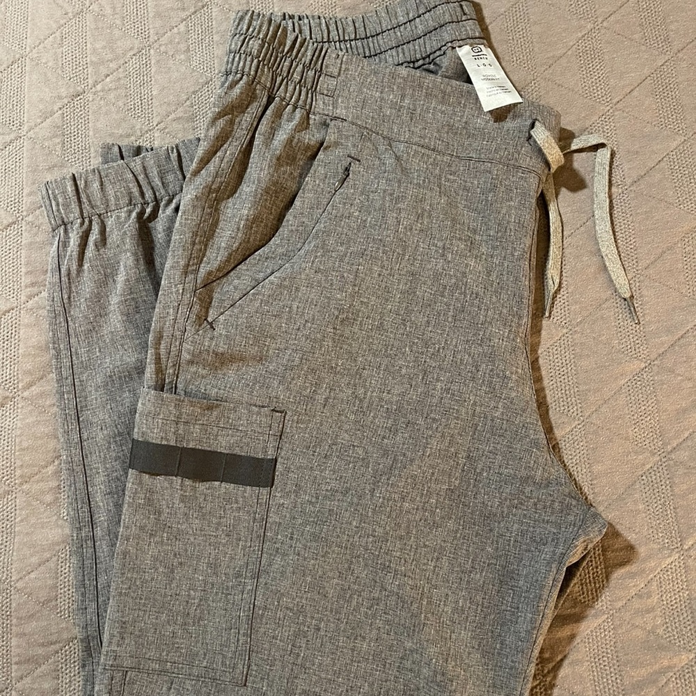 Women’s scrub joggers